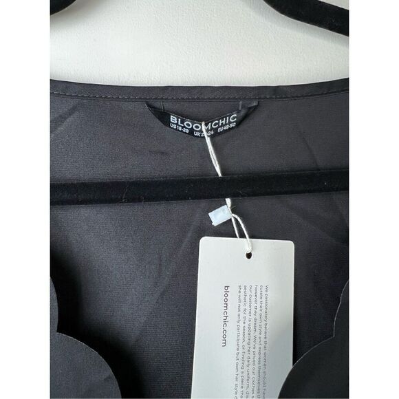 NEW Bloomchic Laser Cut Short Flutter Sleeve Black Top 2X - Picture 7 of 7